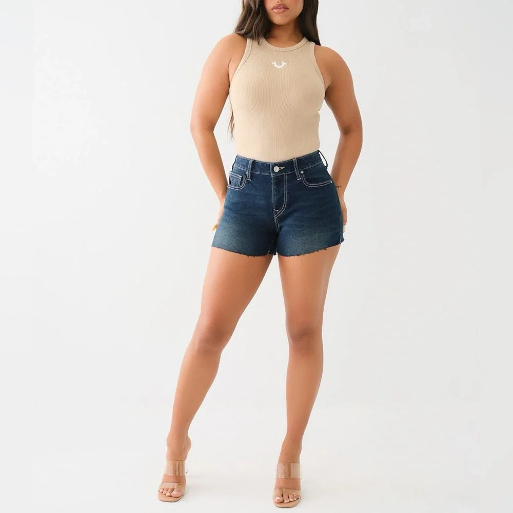 True Religion Jennie Mid Rise Raw Hem Shorts - Size 31 - Dark Scorched Wash NWT - Picture 3 of 15